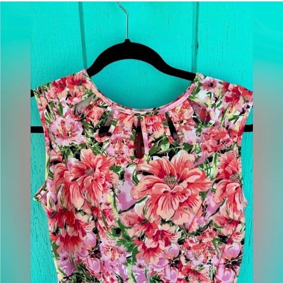 Gabby Skye Women's Floral Fit and Flare
Sleeveless Dress Size 12 - Picture 4 of 9